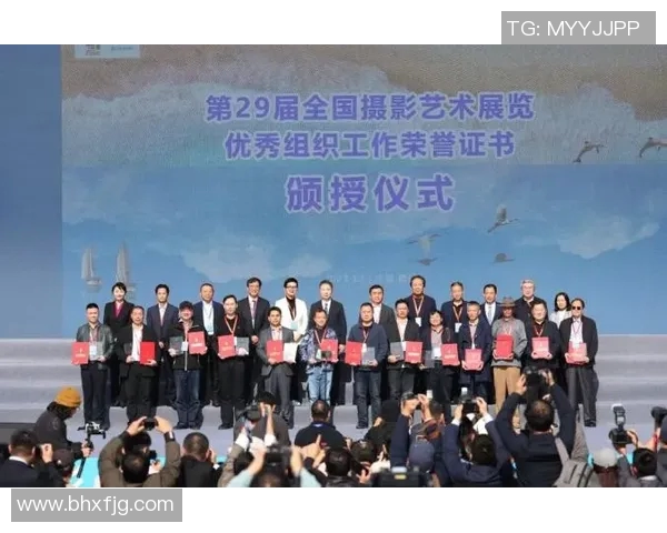 深圳飞盘队在全国团队协作排行榜中荣登第九名展现出色实力与团队精神 深圳飞盘队在全国团队协作排行榜中荣登第九名展现出色实力与团队精神