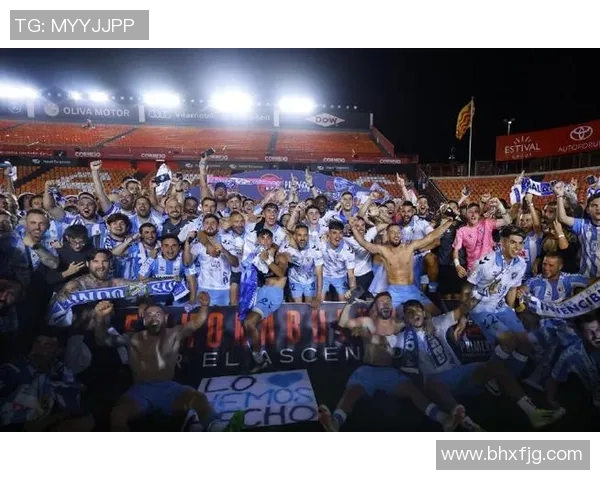 西乙马拉加对决激烈球队全力争胜展现足球魅力与激情 西乙马拉加对决激烈球队全力争胜展现足球魅力与激情